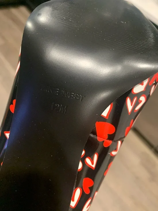 Nine West Black Pumps with Red & White Heart Print - Picture 11 of 13